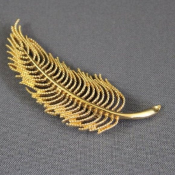 VTG Monet brooch goldtone feather or leaf large brooch 80s 90s - Picture 2 of 6